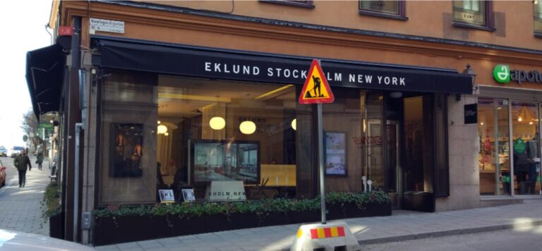 55 Inch 3d Monitor At Telecom Store In Stockholm 1